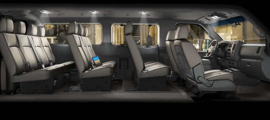  Nissan NV3500 HD Passenger Van 2012 года  (фото 6 из 8)
